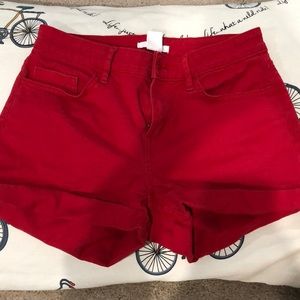 H&M’s red shorts